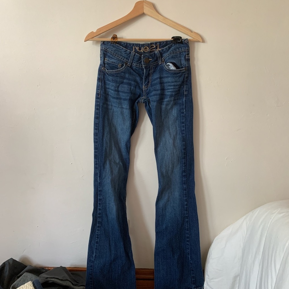 super cute low rise jeans!